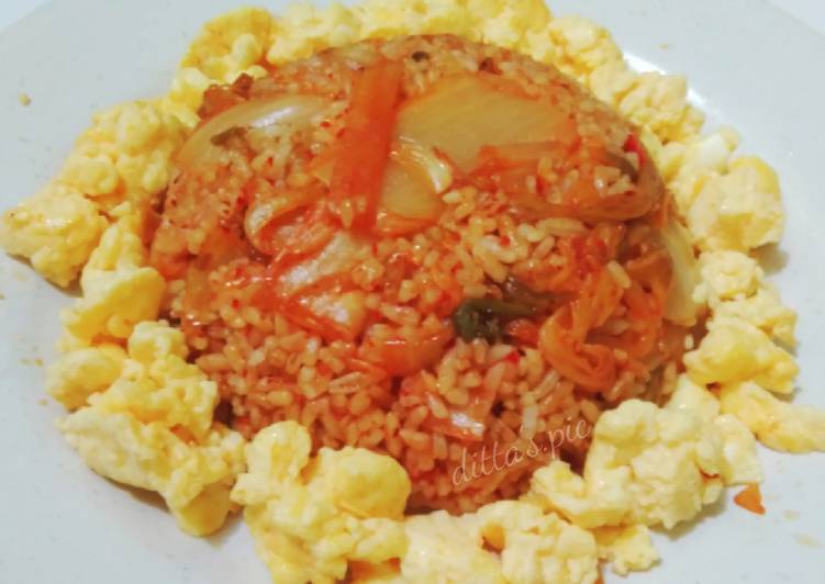 resep masakan Kimchi Bokkeumbap (Nasgor Kimchi)