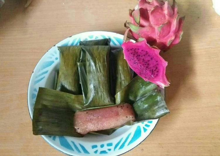 Resep Lemet Buah Naga (#Pr_MasakanBungkusDaun) - Widjie Astuti