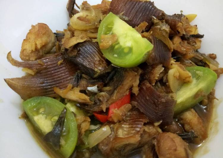 bahan dan cara membuat Ikan Pari masak kecap