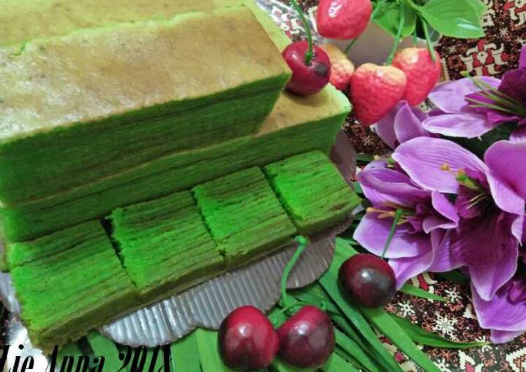 #1 Lapis Legit (beraroma pandan)