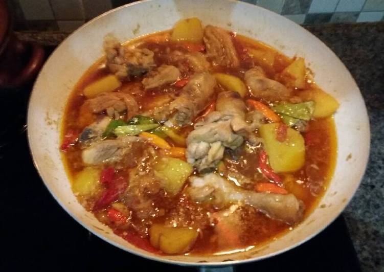 Semur pedas kentang ayam