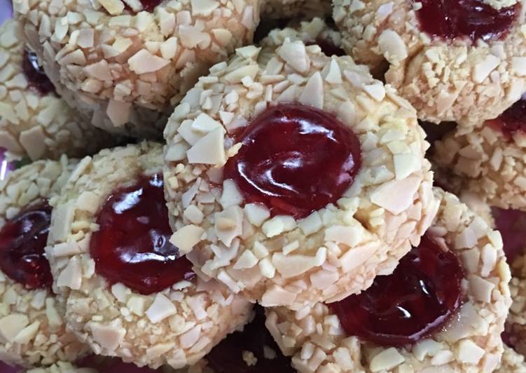 resep lengkap untuk Thumbprint almond cookies