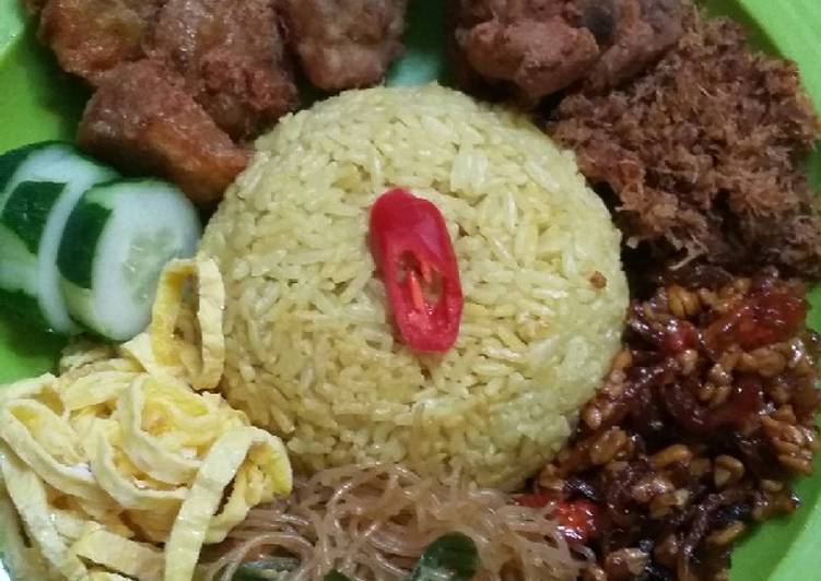 gambar untuk resep makanan Nasi kuning spesial