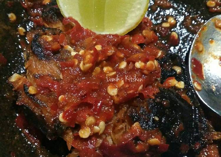 resep Ikan Pari Asap Sambal mentah *juara sedepnyaaa