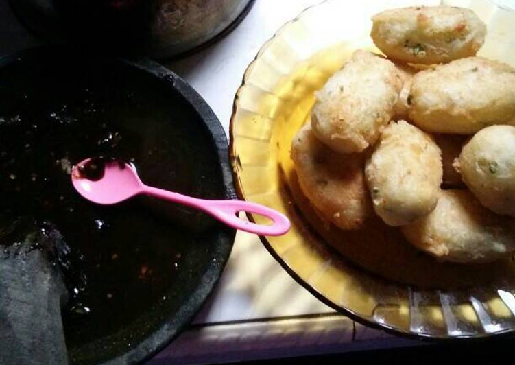 resep lengkap untuk Pastel singkong