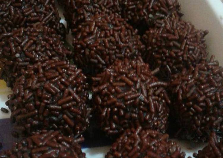 Resep Bola bola coklat kacang Kiriman dari Ayu Mei