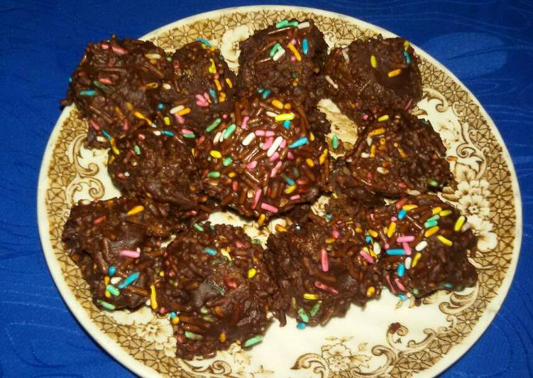 Resep Bola Biskuit Cokelat Karya r.suciptana