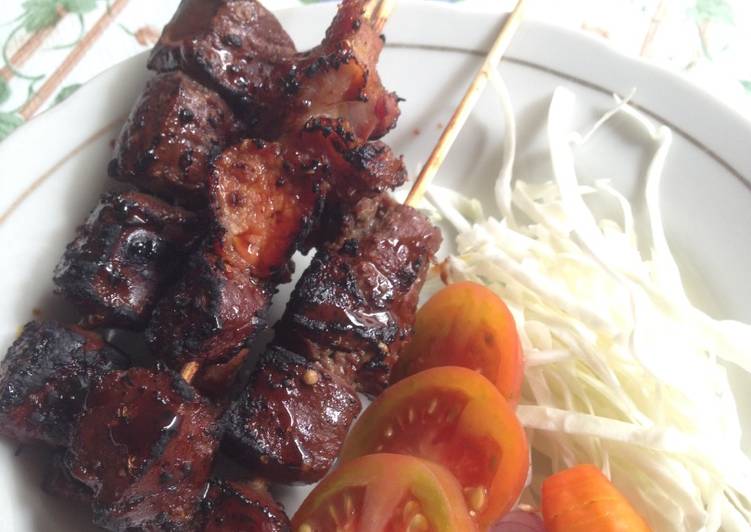 bahan dan cara membuat Sate daging dan hati sapi