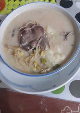 Sop ayam dengan kwetiau