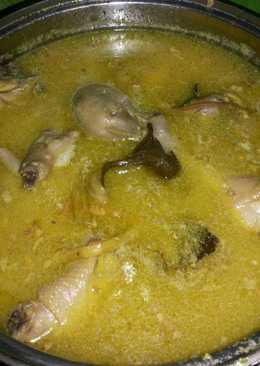 Opor ayam santan bumbu kuning