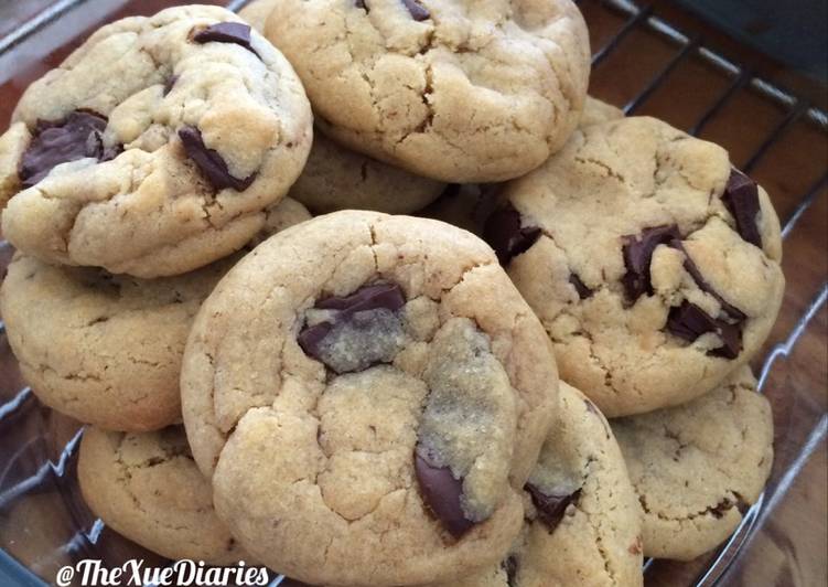 resep makanan Soft Chewy Chocolate Chip Cookies