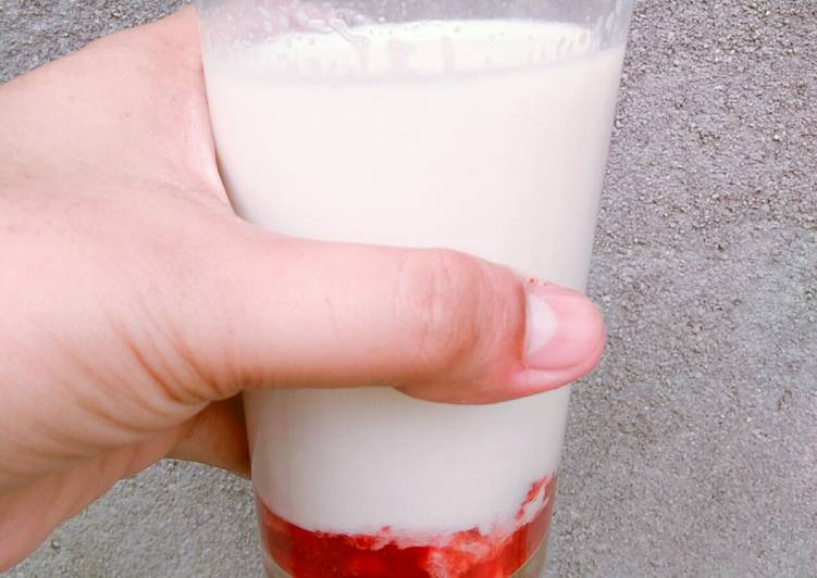 gambar untuk resep Strawberry Milk
