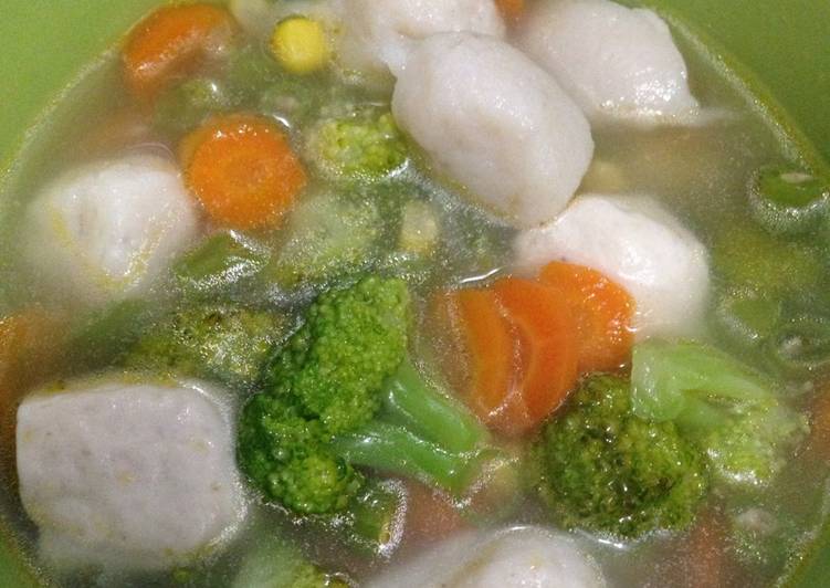 gambar untuk resep Soup sayur bakso simple