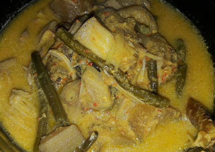 bahan dan cara membuat Gulai nangka kacang panjang dan kikil