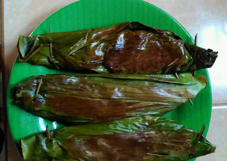 bahan dan cara membuat Pepes kembung bakar merah