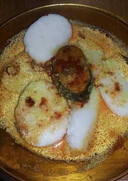 Lontong + ikan tongkol ððð masak habang (banjar)