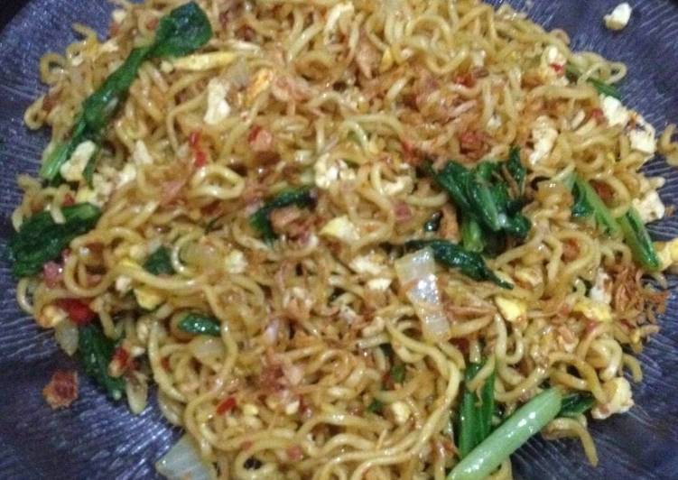 bahan dan cara membuat Indomie goreng rasa kari ayam