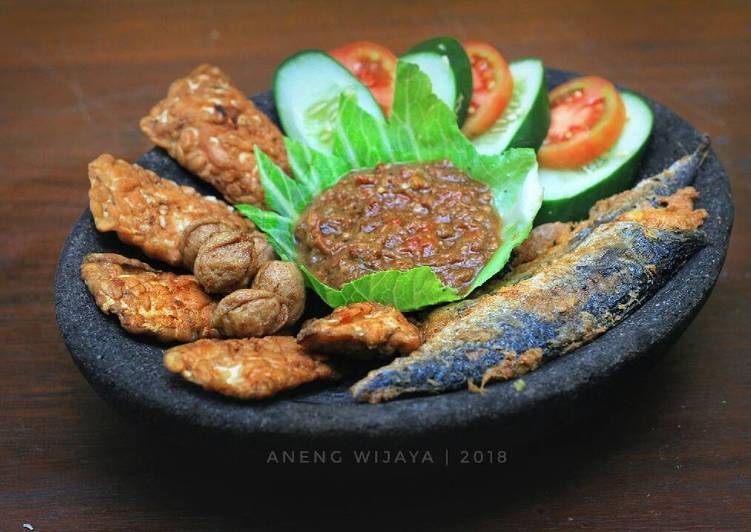 Resep Sambel Tomat ala warung penyetan oleh aneng.wijaya 