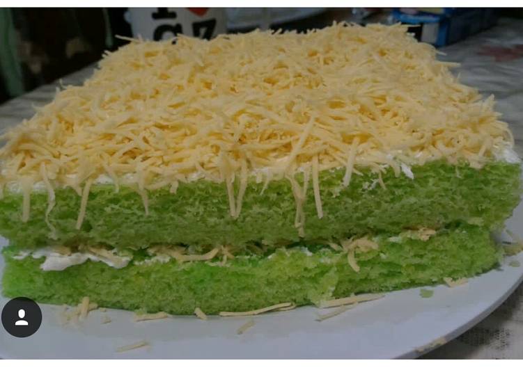 bahan dan cara membuat Bolu pandan kukus toping keju