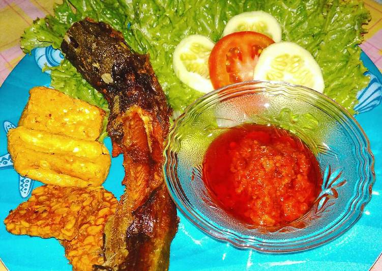 gambar untuk resep makanan Pecel lele