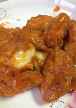 Fried chicken with Emmental cheese and spaghetti sauce