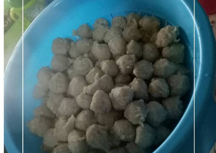 bahan dan cara membuat Bakso daging sapi dan ayam homemade