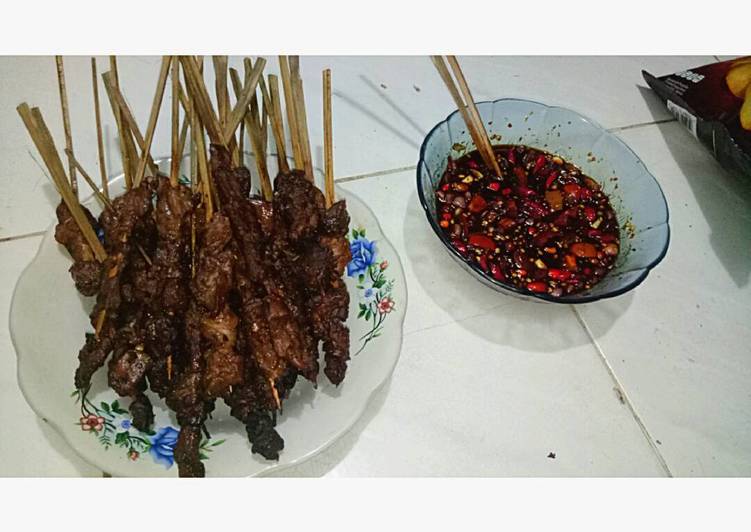 bahan dan cara membuat Sate kambing sambel kecap