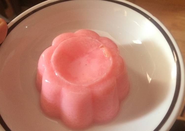 gambar untuk resep Silky pudding strawberry