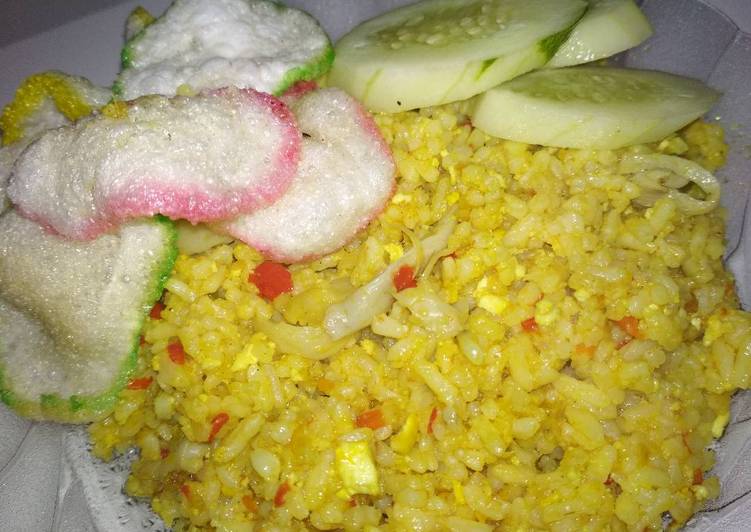 bahan dan cara membuat Nasi Goreng Kuning