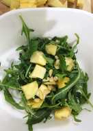 Salad daun rocket dan mangga (super simple & fresh!) :)