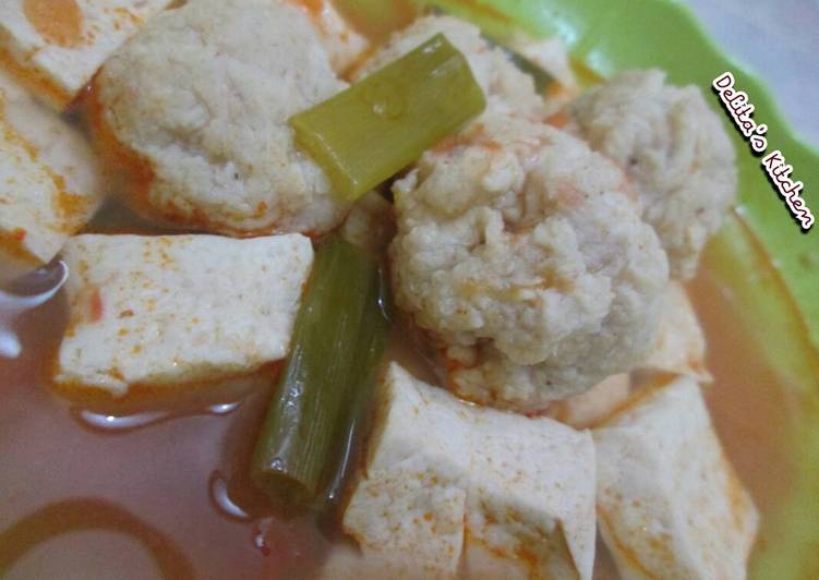 resep masakan Diet GM Day 5 (Sup Tomat Bola Ayam)