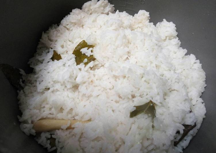  Resep  Nasi  Uduk Rice Cooker Pake  Bumbu Dasar Putih oleh 