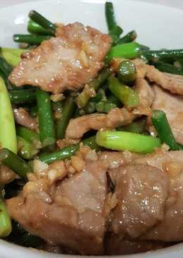 Stir Fry Pork with Garlic Sprouts