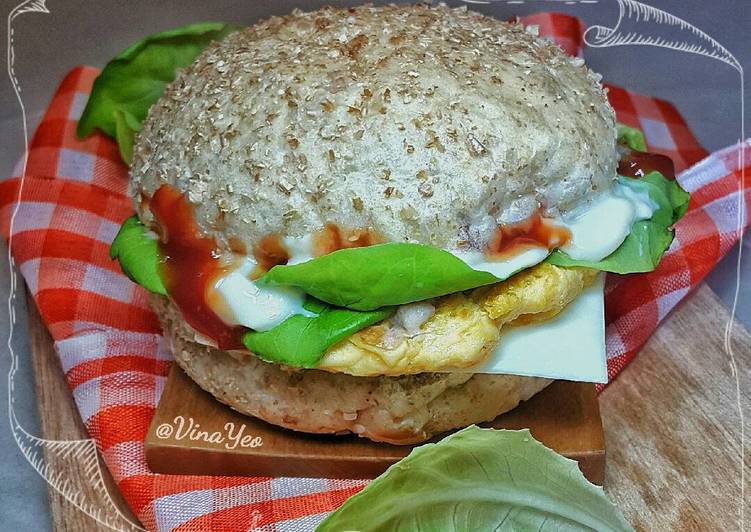 gambar untuk cara membuat Burger Tuna Telur Dadar ??