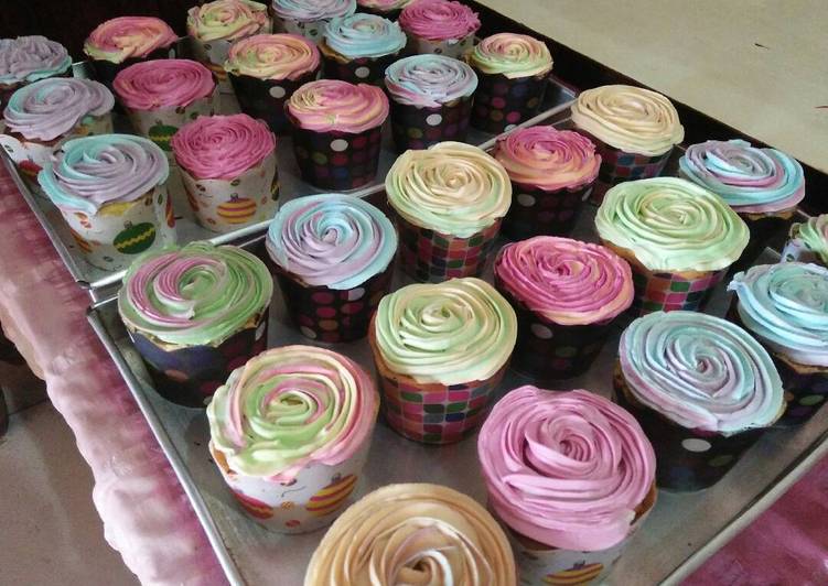 cara membuat Cupcakes ombre b'day si kecil yang 1