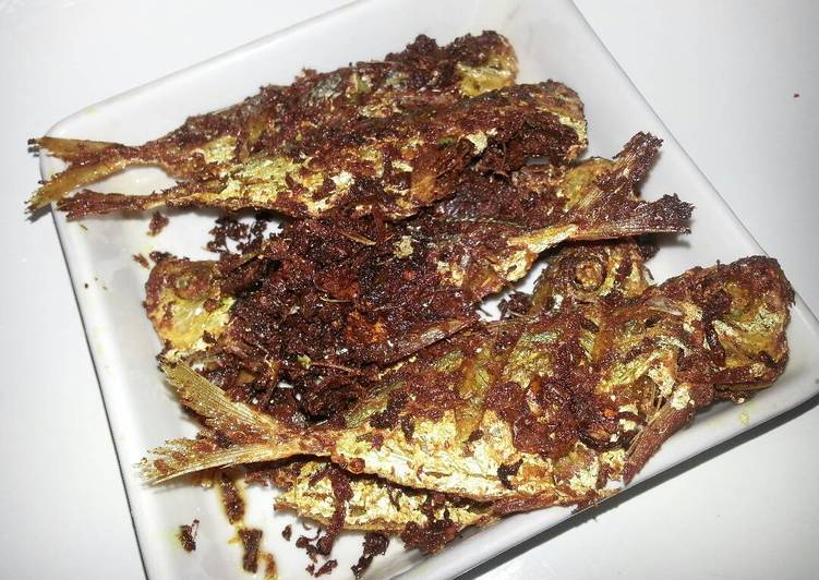 Resep Ikan  selar goreng  kering oleh resnah Cookpad