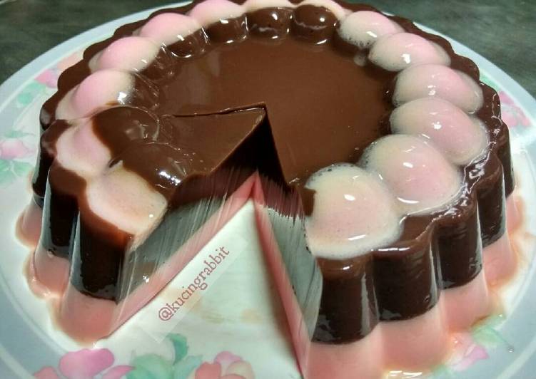 gambar untuk resep Puding Cokelat Lapis Strawberry