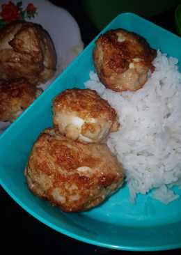 Bola daging giling isi telur