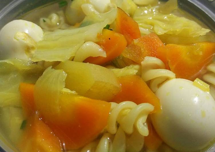 gambar untuk resep Sop Sayur Makaroni Telur Puyuh