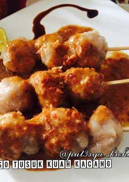 Bakso tusuk kuah kacang