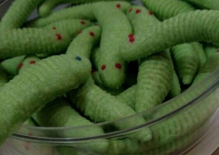 gambar untuk cara membuat Caterpillar cookies