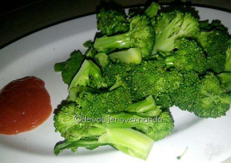 Resep Brokoli Rebus  oleh Deva Ajeng Vernanda Cookpad