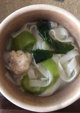 Sop oyong dan kwetiaw (alternatif mpasi 15+)