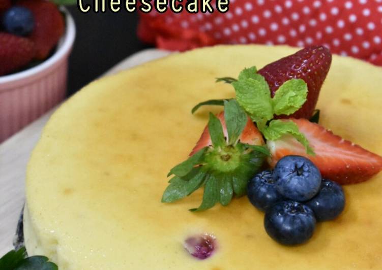 resep masakan Baked Strawberry and Blueberry Cheesecake