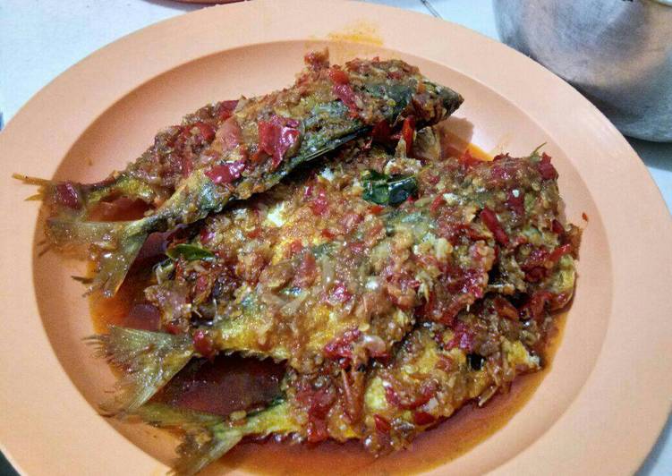 gambar untuk cara membuat Kembung masak balado