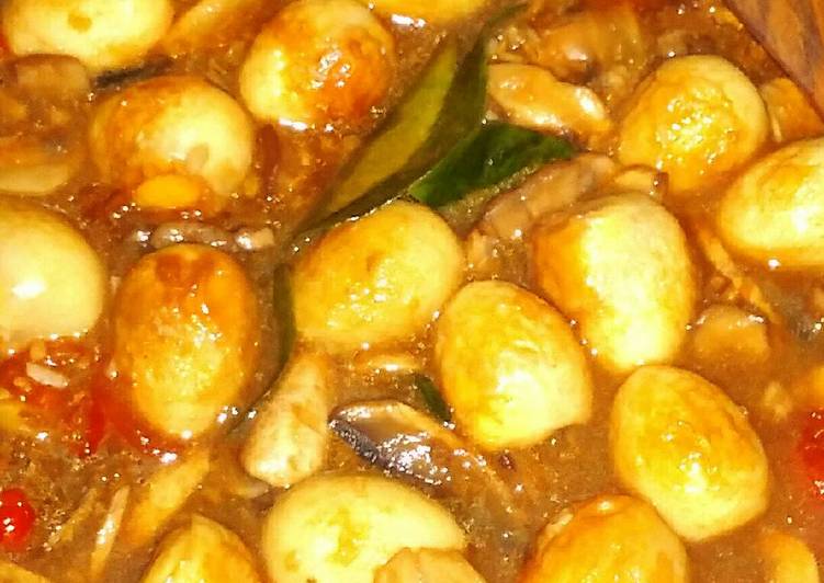 resep masakan Tumis jamur kancing telur puyuh saus tiram pedas [>_<]