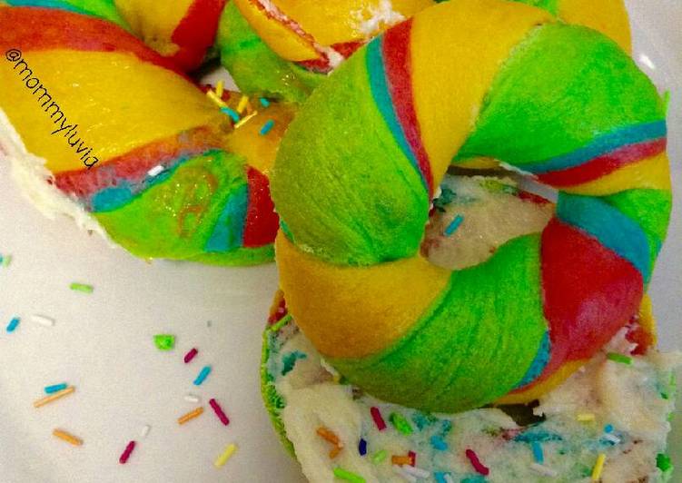 gambar untuk resep makanan Rainbow Bagel with cream cheese