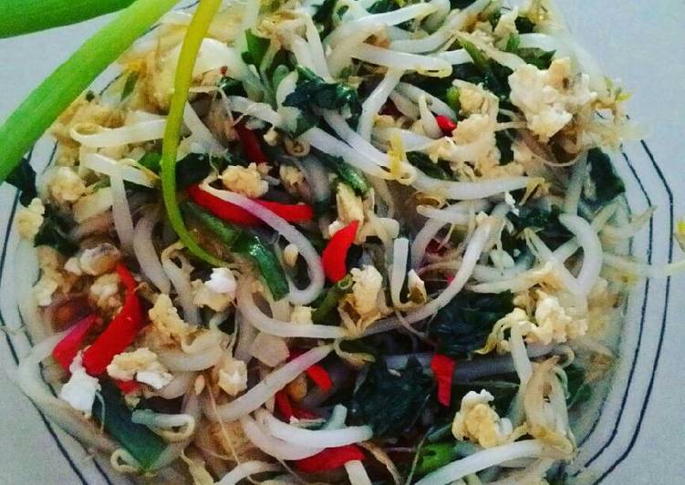 gambar untuk resep Oseng toge kangkung telur