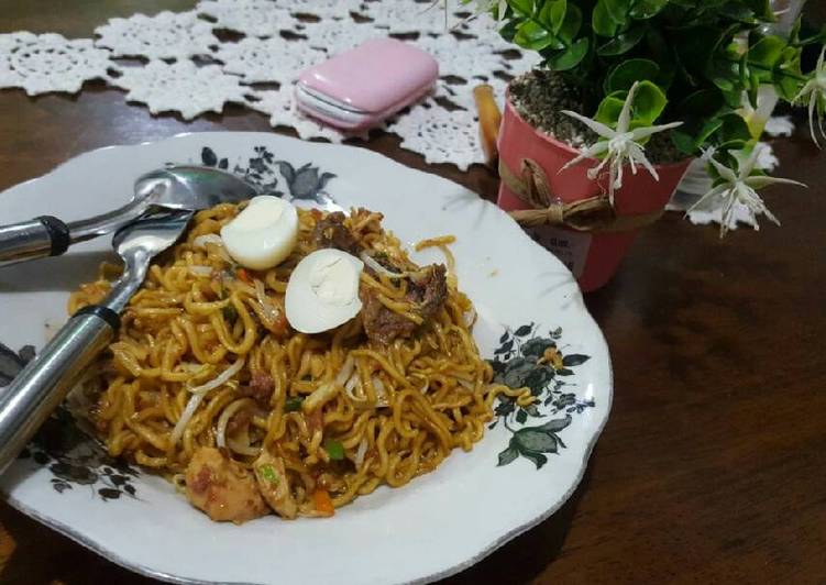 cara membuat Mie goreng spesial (mie lombok)