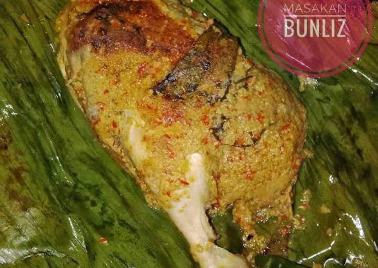 cara membuat Ayam Panggang Daun Pisang